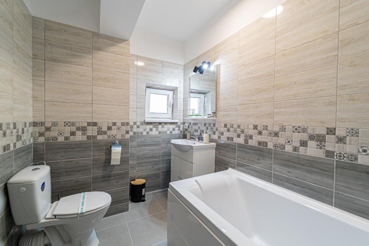 Delux Suite Bacau Ngoại thất bức ảnh